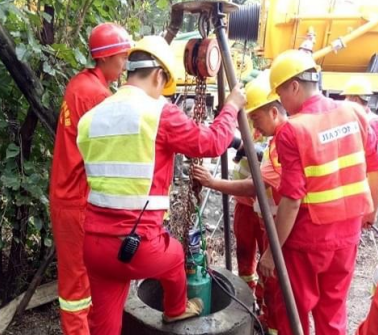青青草视频软件下载在清理化糞池工作中擔當了吊重角色